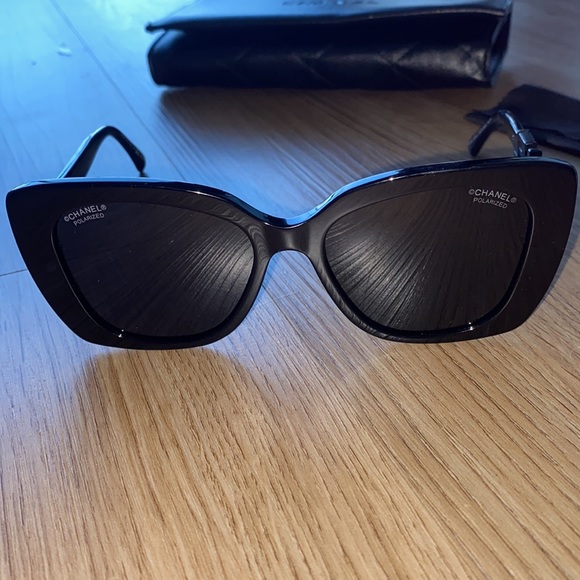 Chanel sunglasses with rhinestone “CHANEL” on left arm - Picture 7 of 13